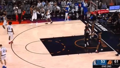 开云-太阳半场61-53领先独行侠，布克19分&amp;amp;弗拉格10中3得到6分