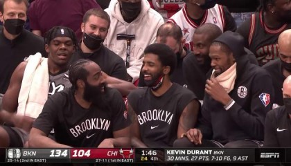 开云平台-大胜公牛三巨头谈笑风生 哈登道出篮网最美夙愿